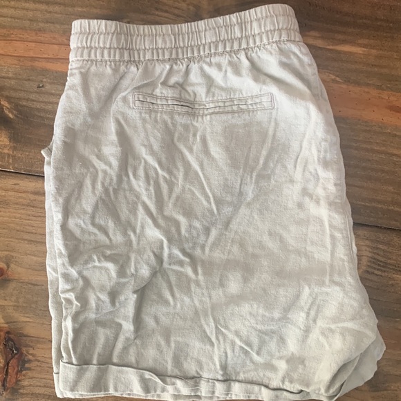 Old Navy khaki color linen shorts Size XL - Picture 2 of 2